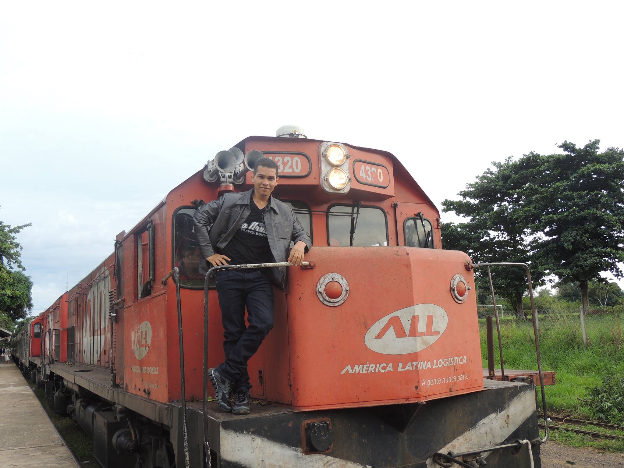 Ilusionista Thiper no Trem do Pantanal