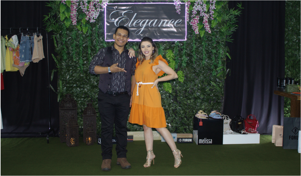 Magica no Coquetel Elegance em Miranda MS: Ilusionismo Close-Up que Encantou Todas as Convidadas