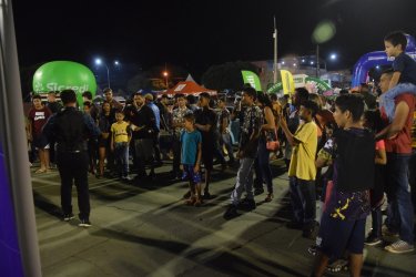 Encantamento Sobre Rodas: Ilusionista Transforma a Avenida Pantaneta em Aquidauana MS