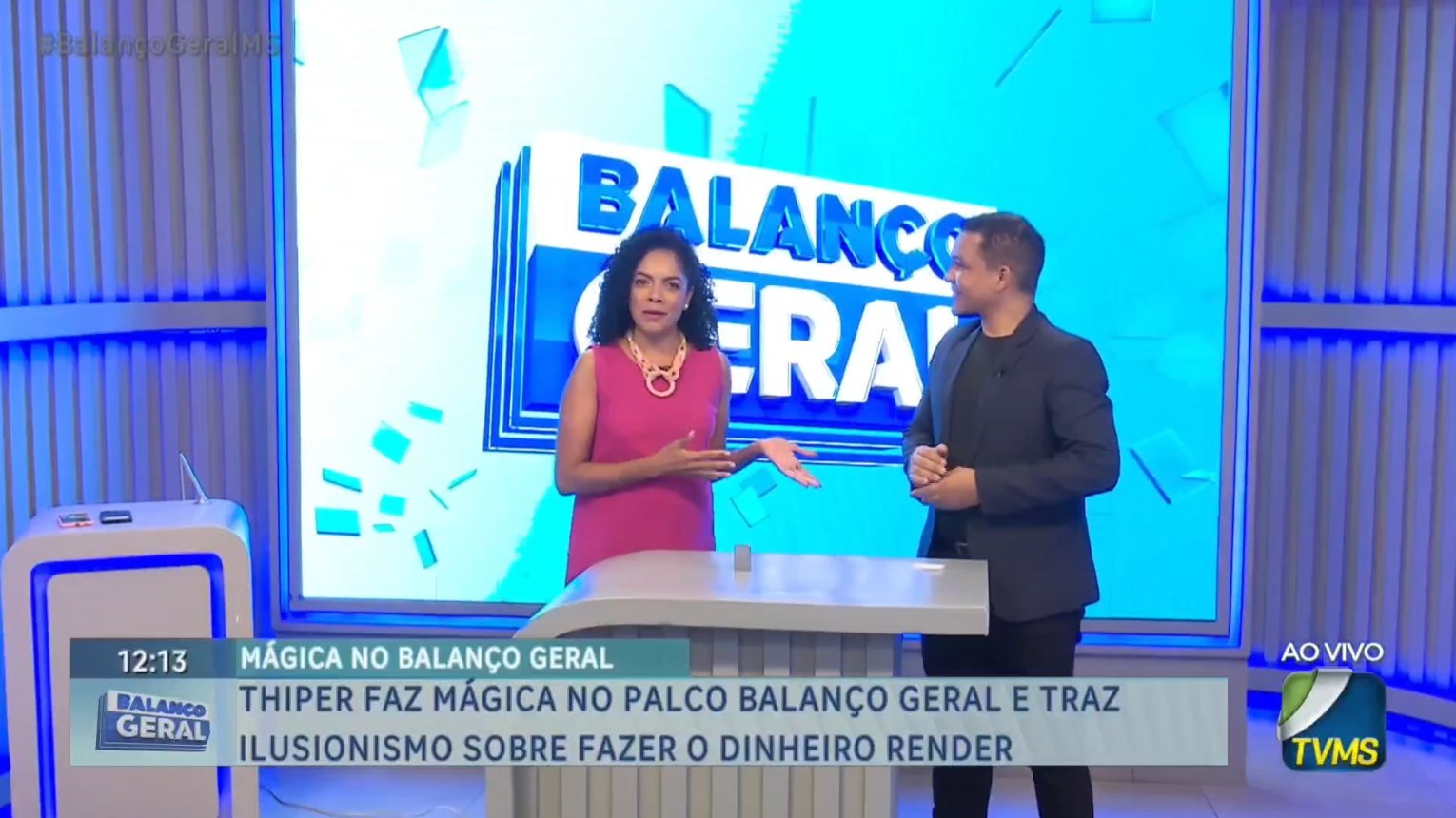Thiper Encanta o Palco do Balanço Geral com Mágica  para Fazer o Dinheiro Render!